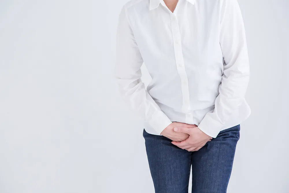 腹痛を訴える女性